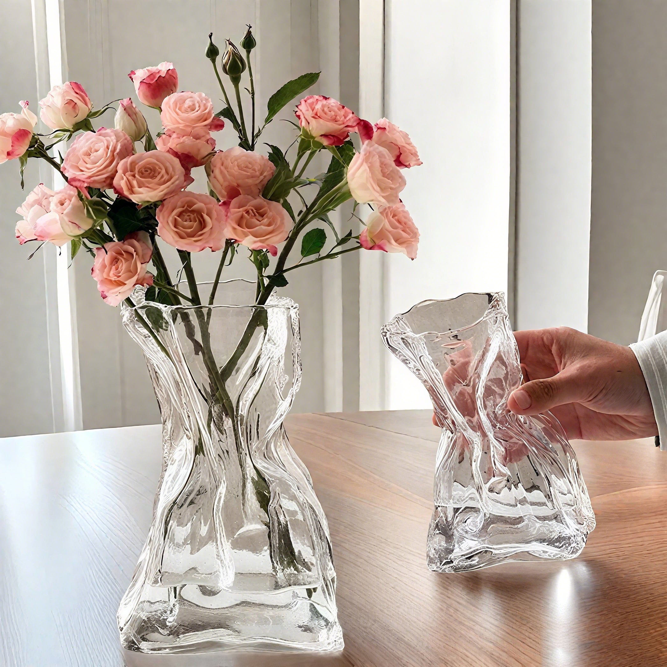 Irregular Glass Vases: A Showcase of Modern Aesthetics 🎨