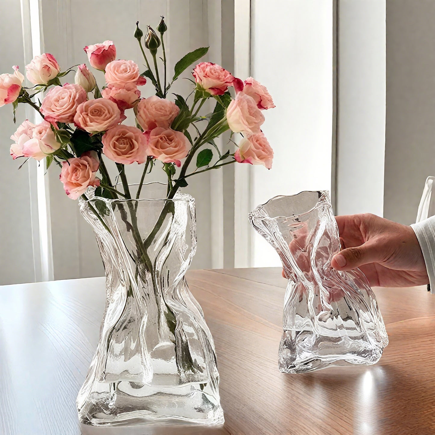 Irregular Glass Vases: A Showcase of Modern Aesthetics 🎨