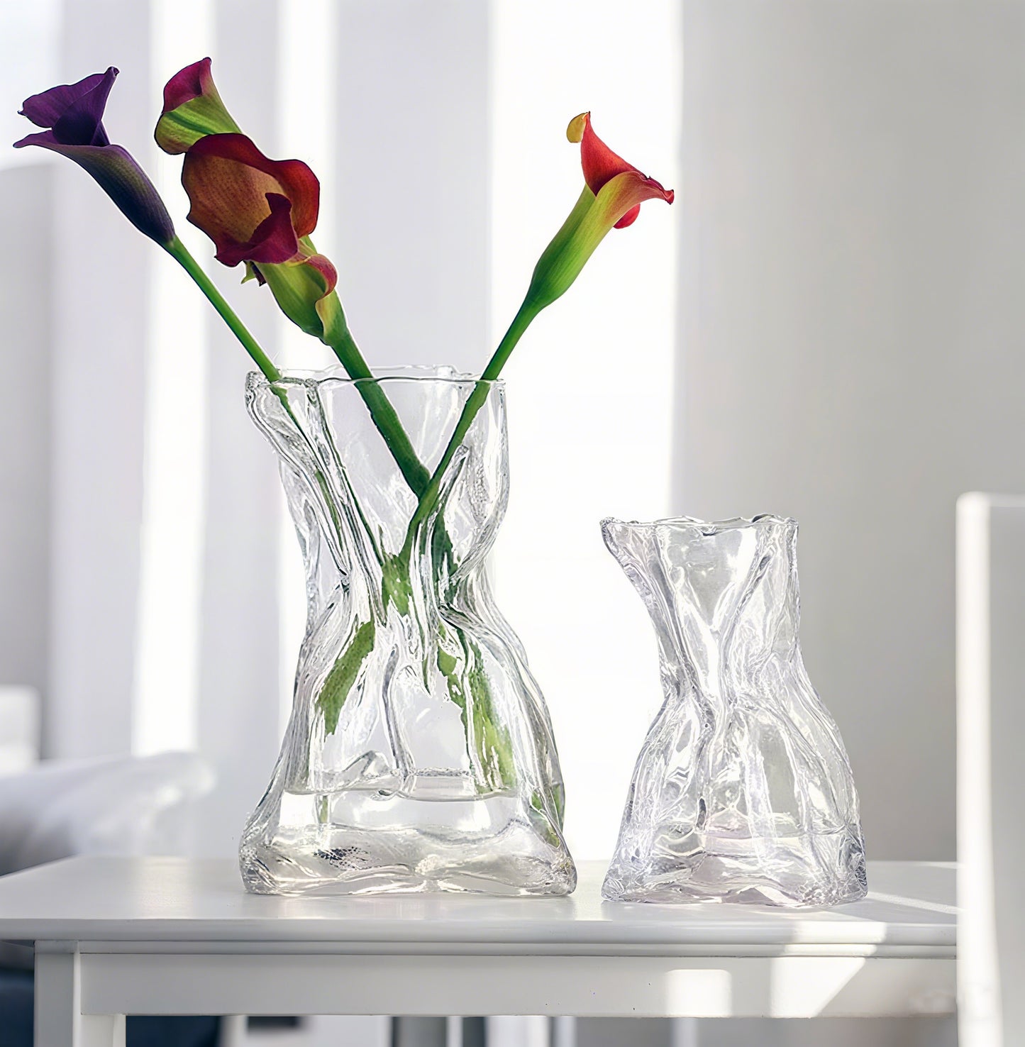 Irregular Glass Vases: A Showcase of Modern Aesthetics 🎨