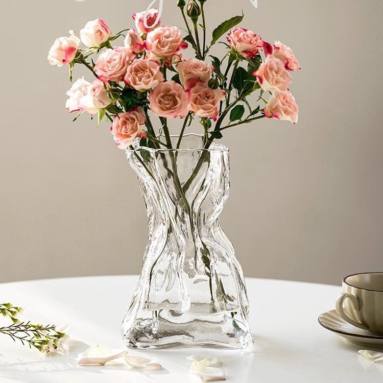 Irregular Glass Vases: A Showcase of Modern Aesthetics 🎨