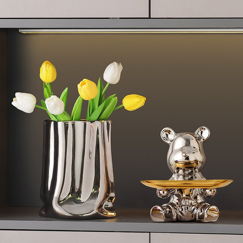 Modern Metallic Vase: Embrace Springtime Romance 🌷