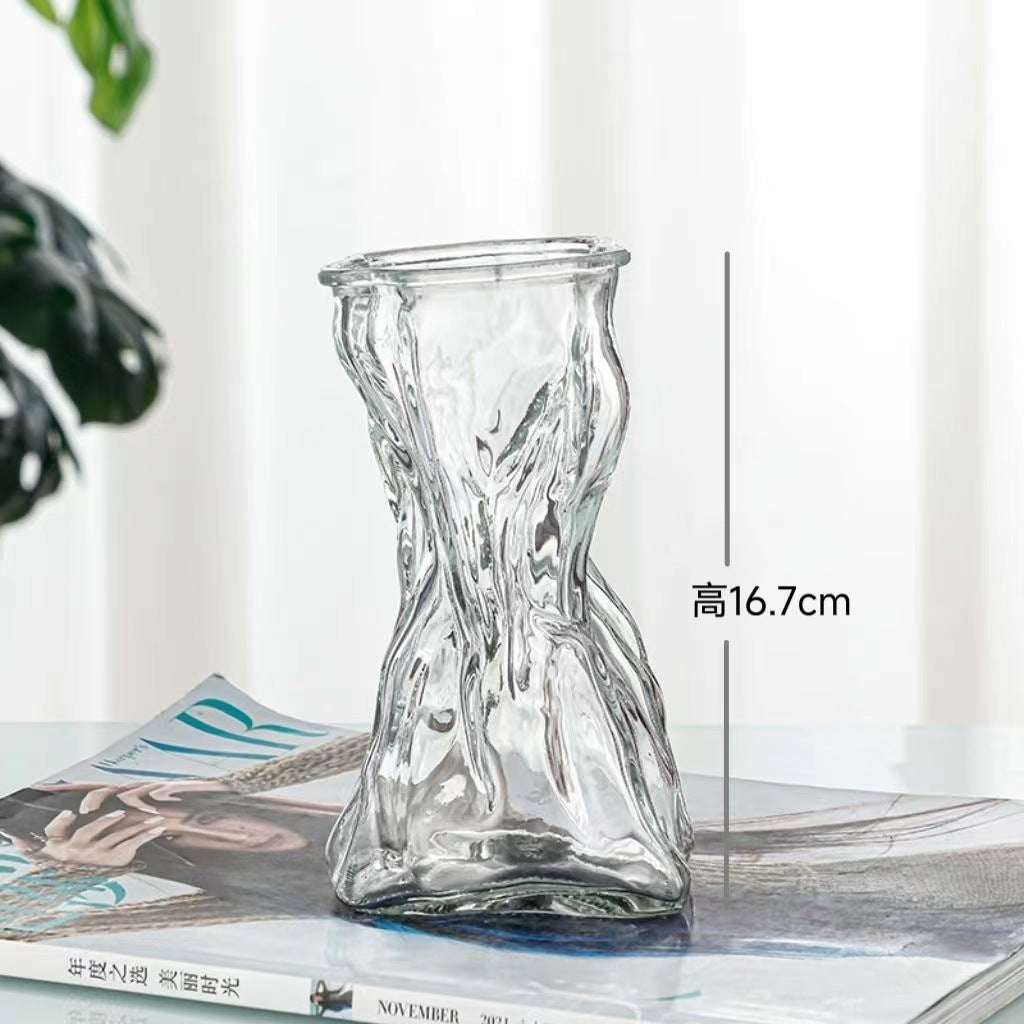 Irregular Glass Vases: A Showcase of Modern Aesthetics 🎨